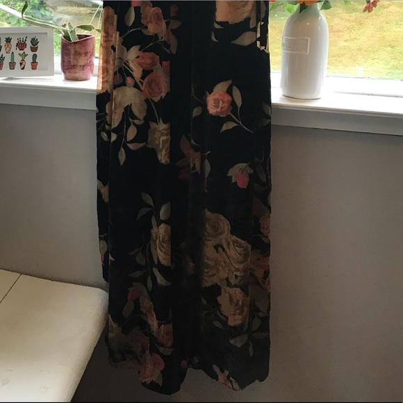 Jessica Simpson Maternity Crushed Velvet gown sm - Picture 3 of 7